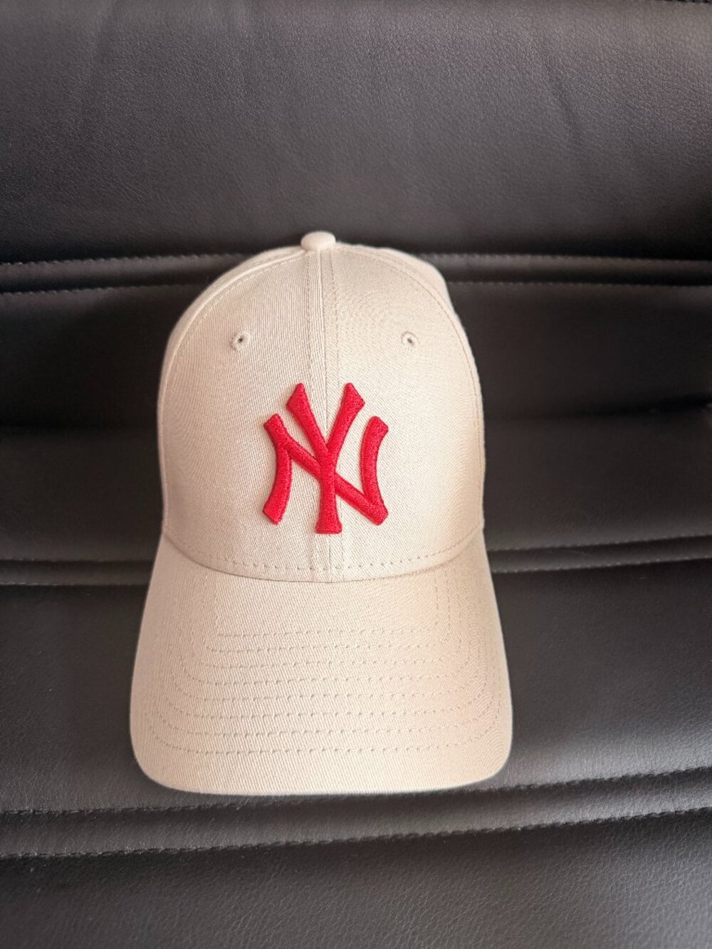 New Era Yankees Cap Beige & Red